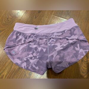 Lululemon Camo Rose Speed Up shorts size 8